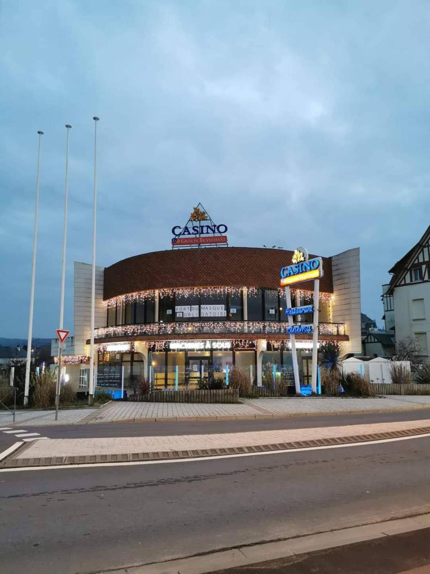 Residence Super Deauville Villers-sur-Mer Exteriör bild